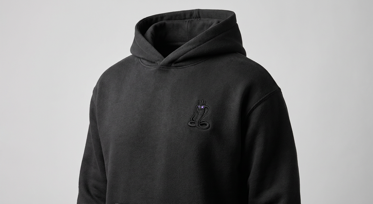KOVRA Hoodie Heavyweight Veneno Silencioso - negro, emblema Cobra-Corona bordado